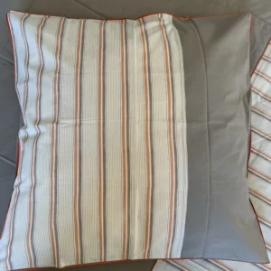 Taie d'oreiller SHELP finition avec biais contour 65 x 65 cm